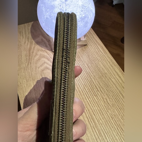 ❤️PRADA NYLON ZIPPY WALLET❤️ - Picture 10 of 14